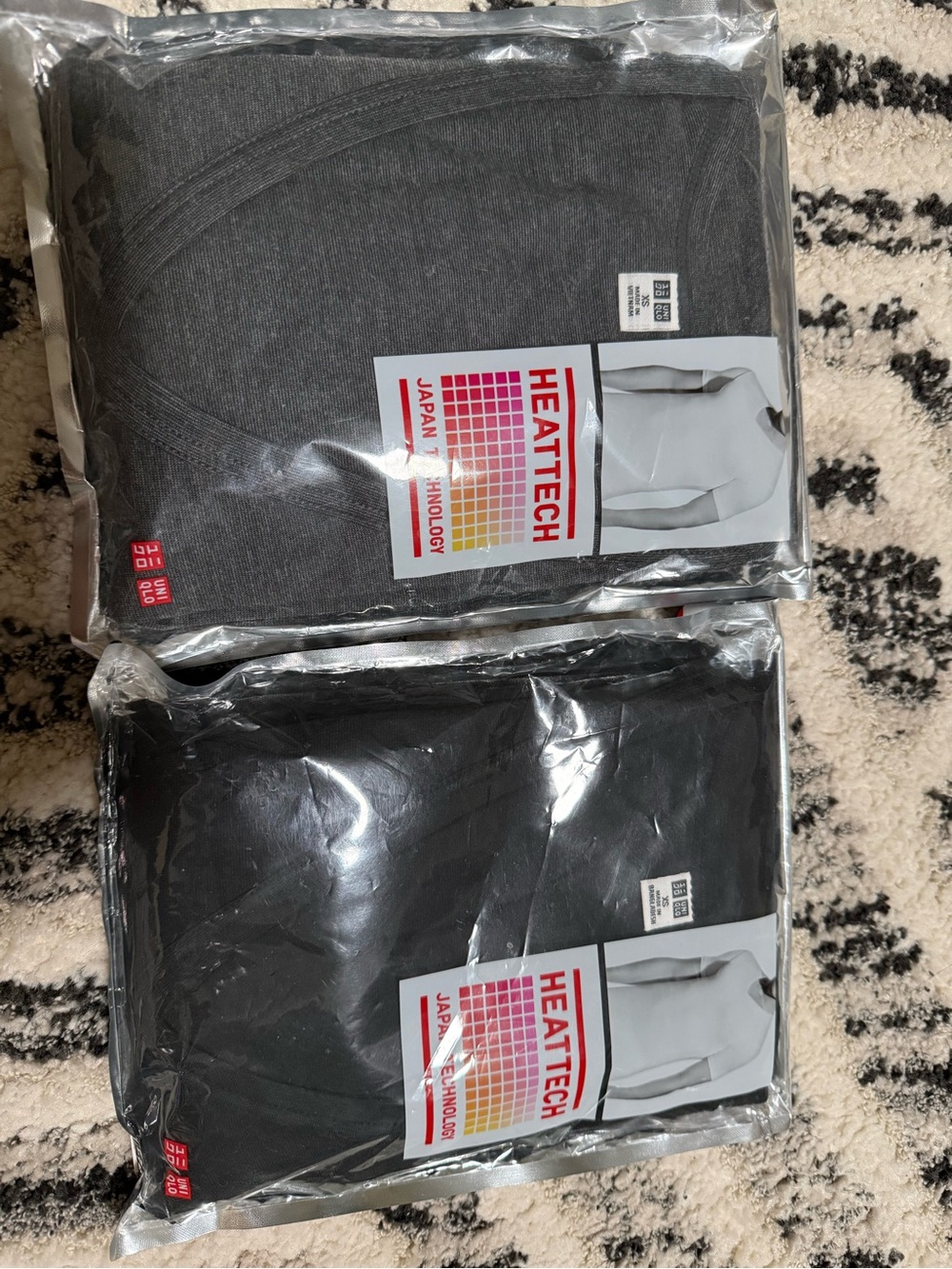 Uniqlo HEATTECH Men’s Long-Sleeve Undershirts - Dark Gray & Black xs bundle